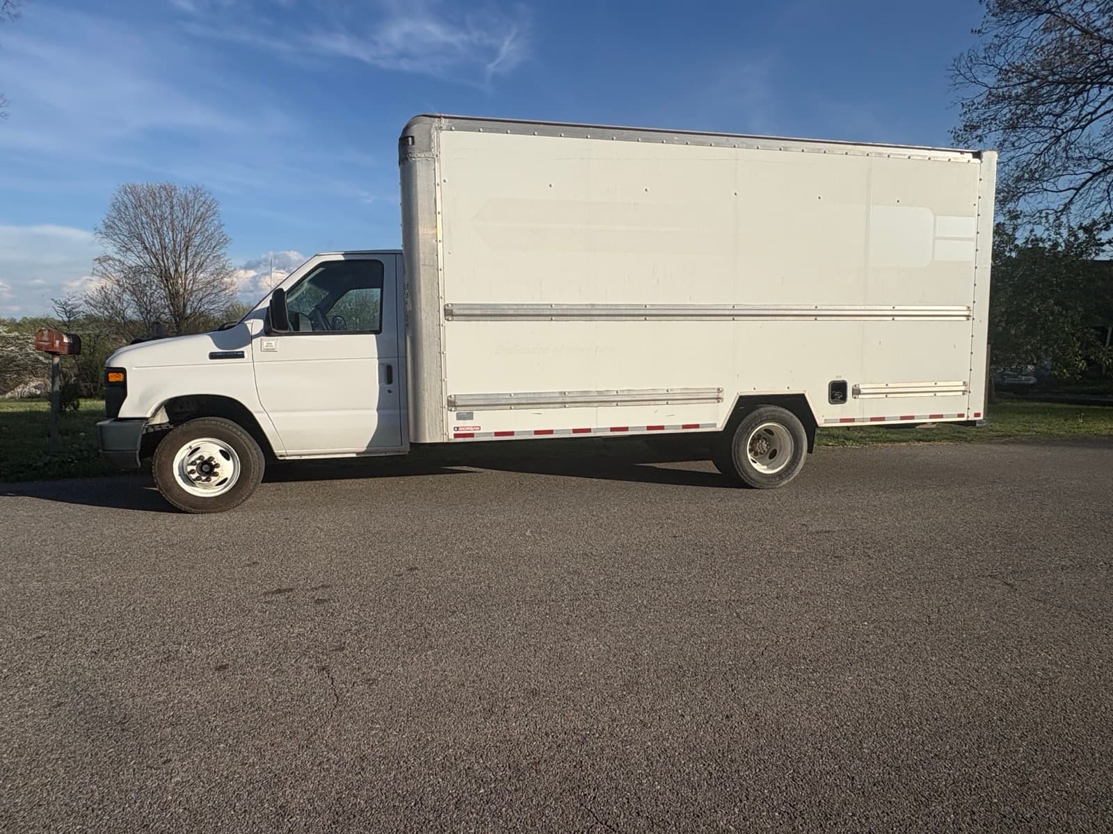 2017 Ford E-350 — photo 7